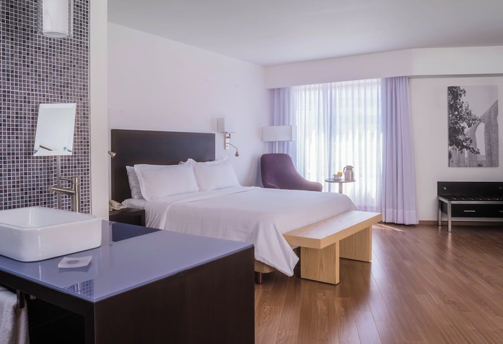 Superior Room, 1 King Bed