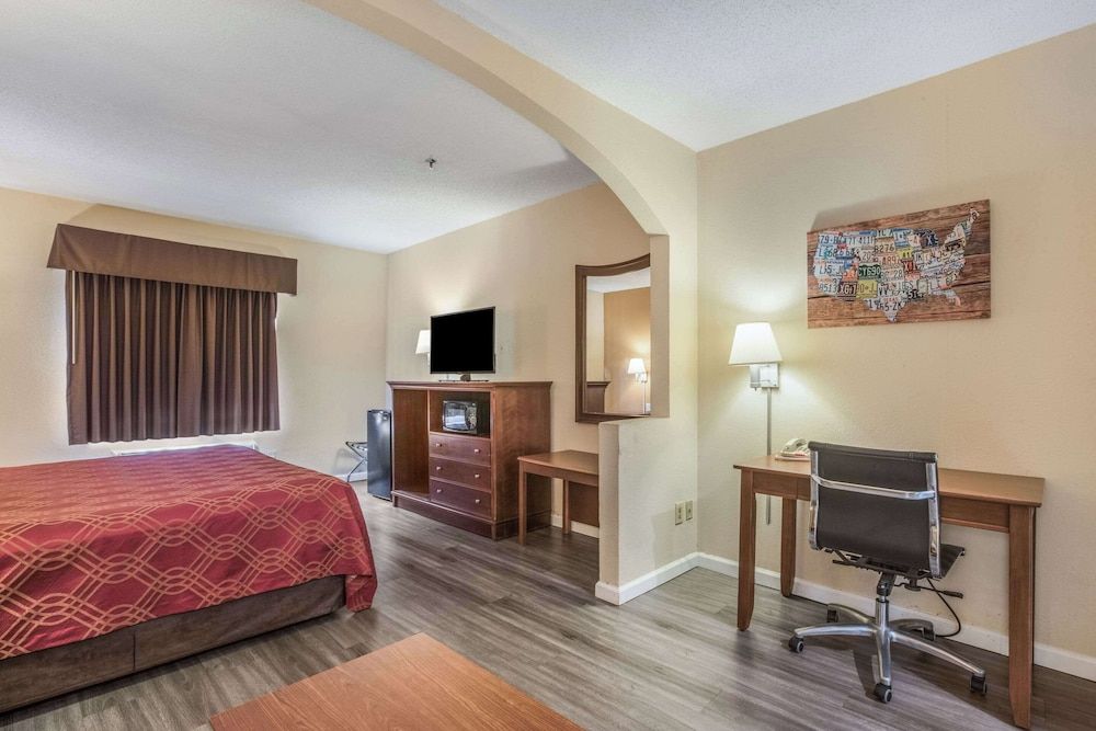 Standard Room, 1 King Bed, Smoking