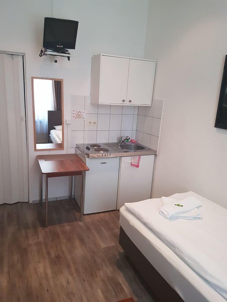 Single Room, Kitchenette
