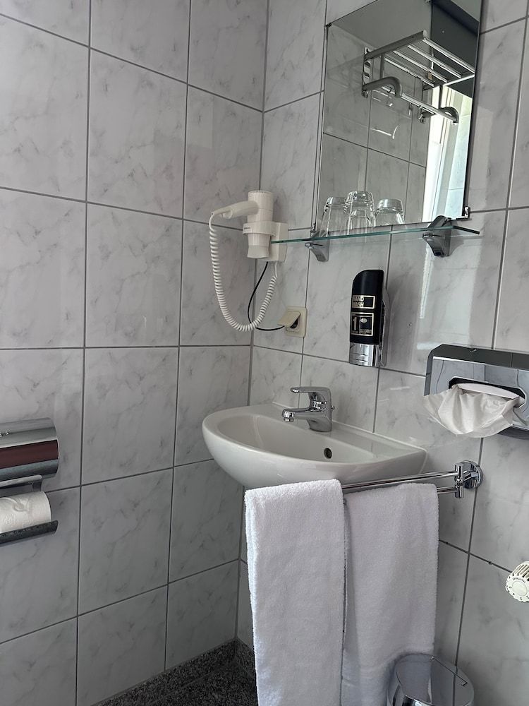 Altstadthotel Ilsenburg Economy Twin Room 3