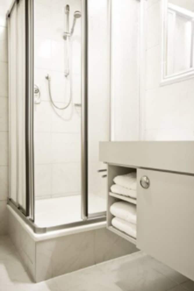 Hotel Frey Twin Room 4