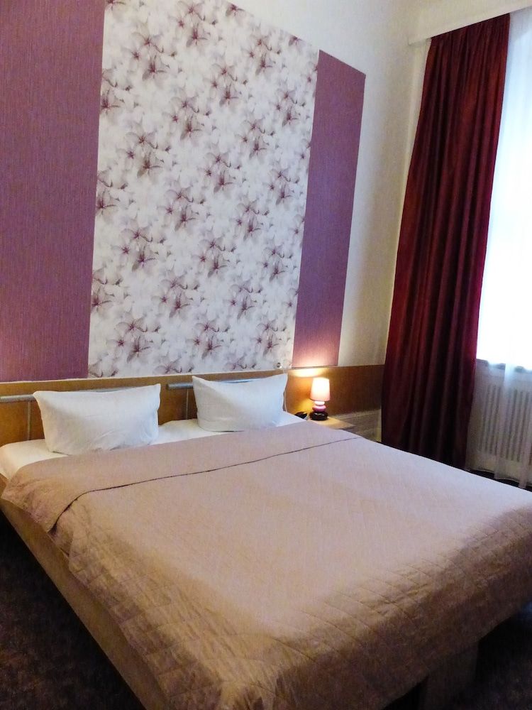 Hotel Castell Double Room 2