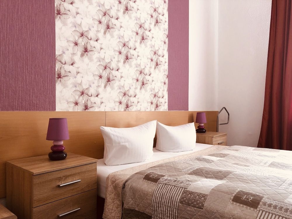 Hotel Castell Double Room 7