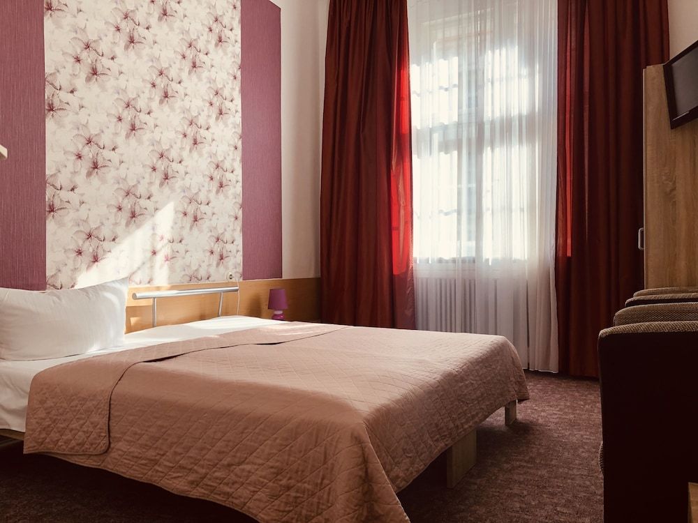 Hotel Castell Double Room 3