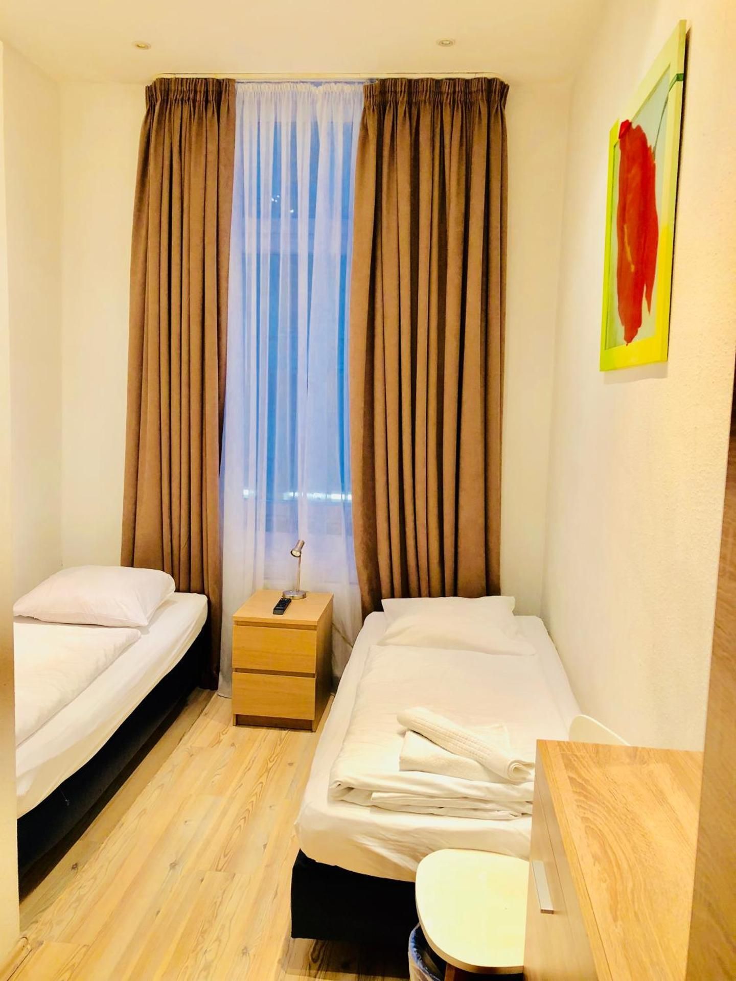 Twin Bed Room