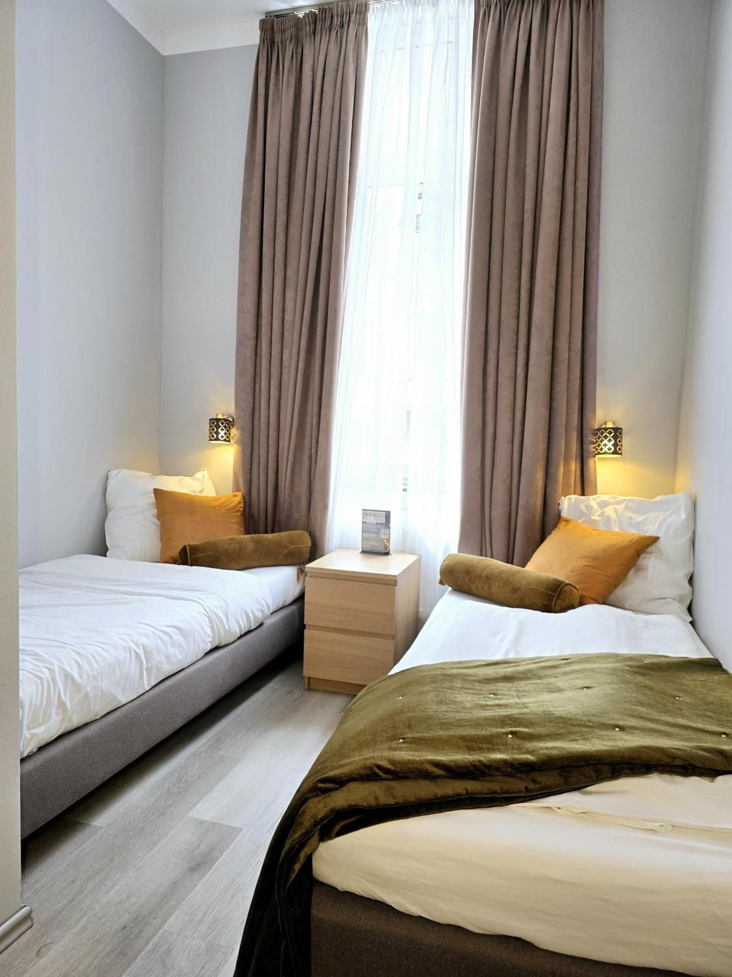 Twin Bed Room