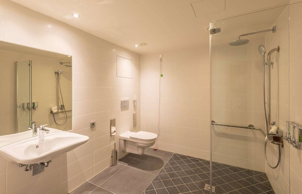 Hilton Garden Inn Munich City Centre West, Germany Room, 1 Queen Bed, Accessible 2