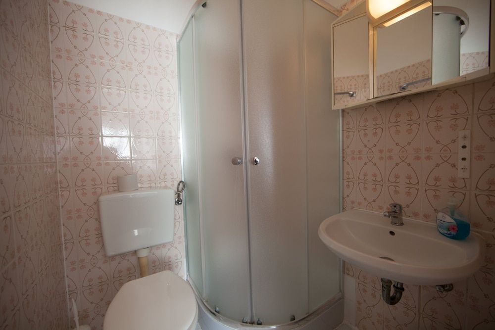 Alper Hotel am Potsdamer Platz Standard Twin Room, Private Bathroom 8