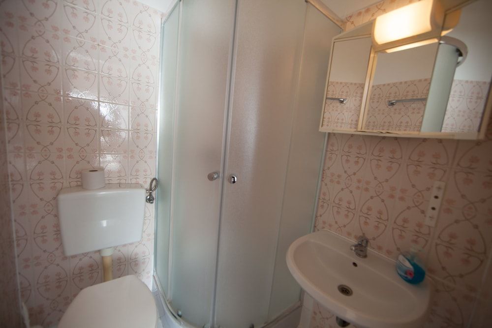 Alper Hotel am Potsdamer Platz Standard Twin Room, Private Bathroom 7