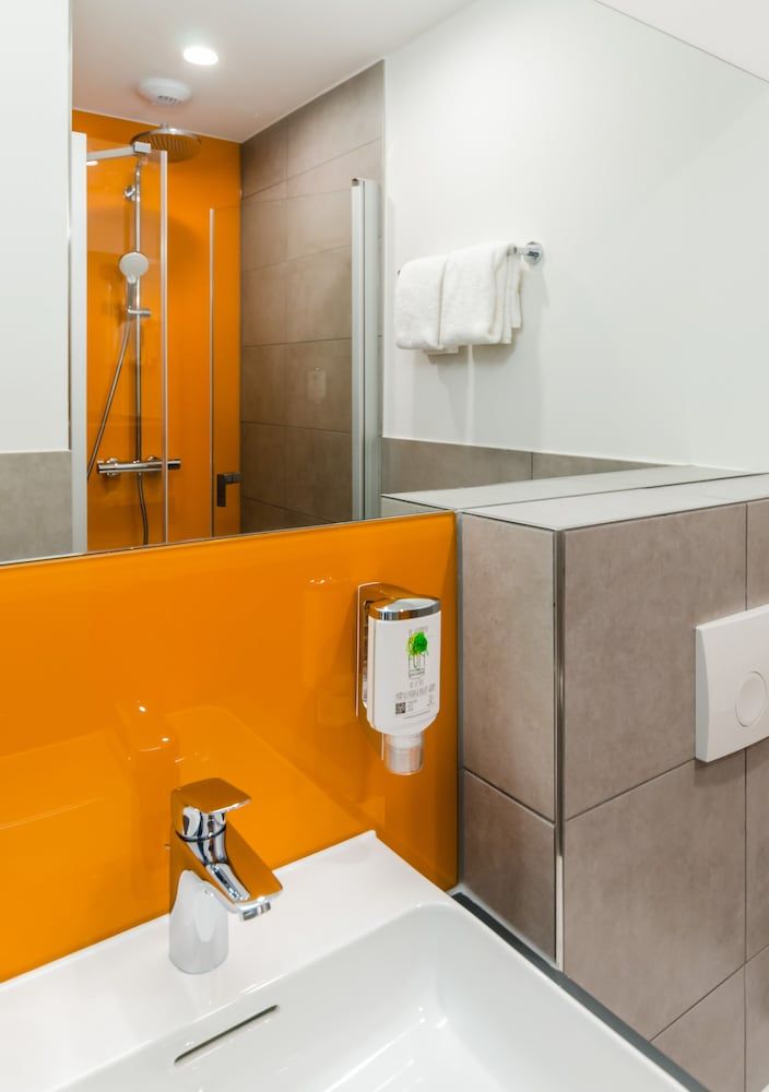 Campanile Leipzig Halle Airport Standard Room, 2 Twin Beds 7