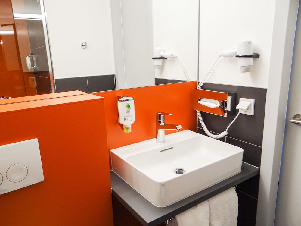 Campanile Leipzig Halle Airport Standard Room, 2 Twin Beds 6