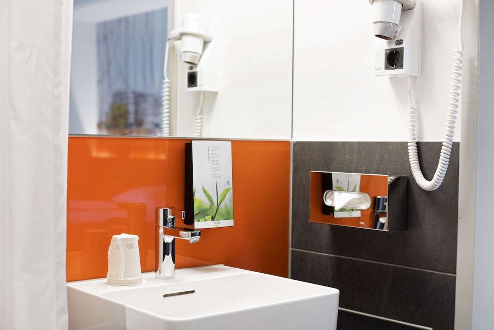 Campanile Leipzig Halle Airport Standard Room, 2 Twin Beds 8