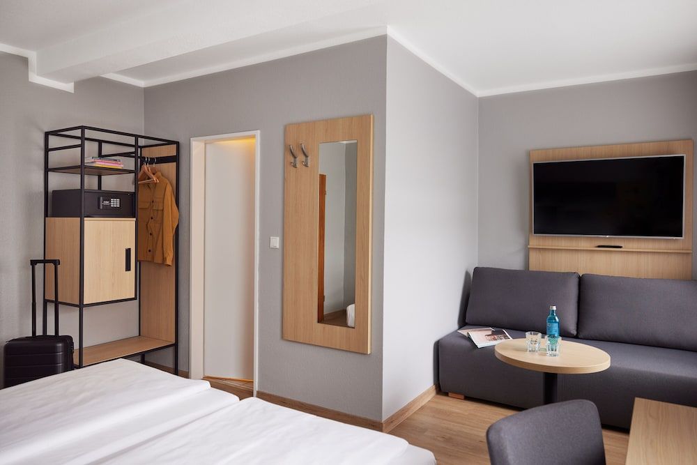 undefined Hotel Central 6