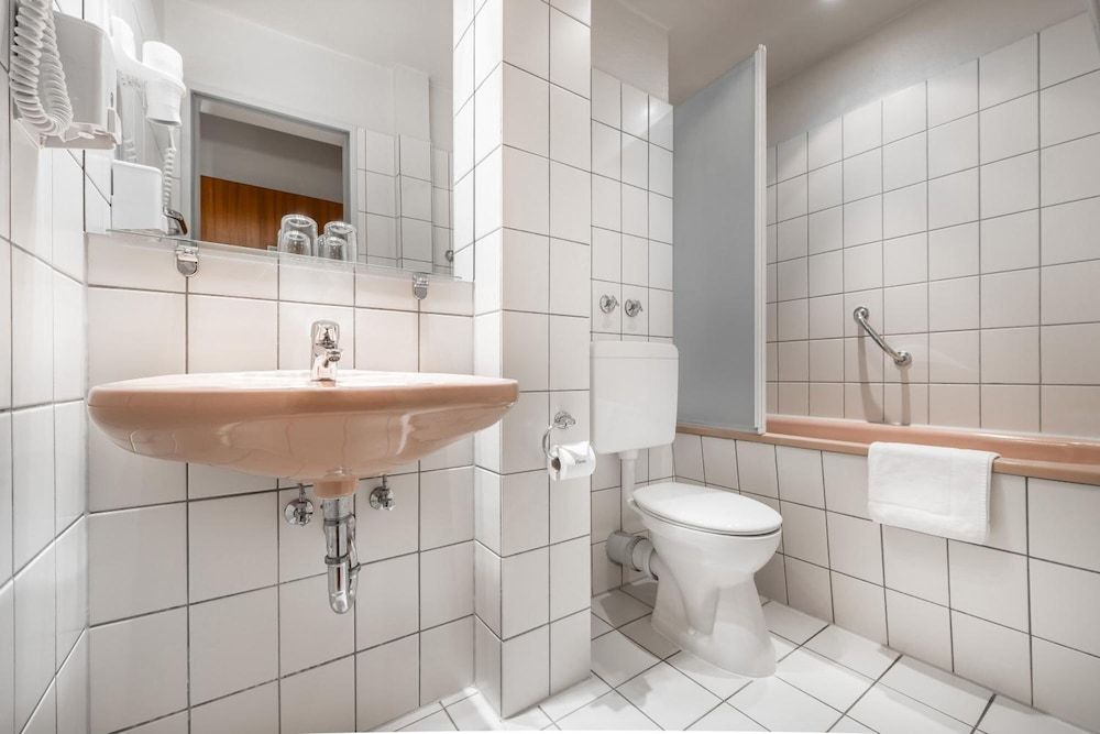 undefined Hotel Central 8