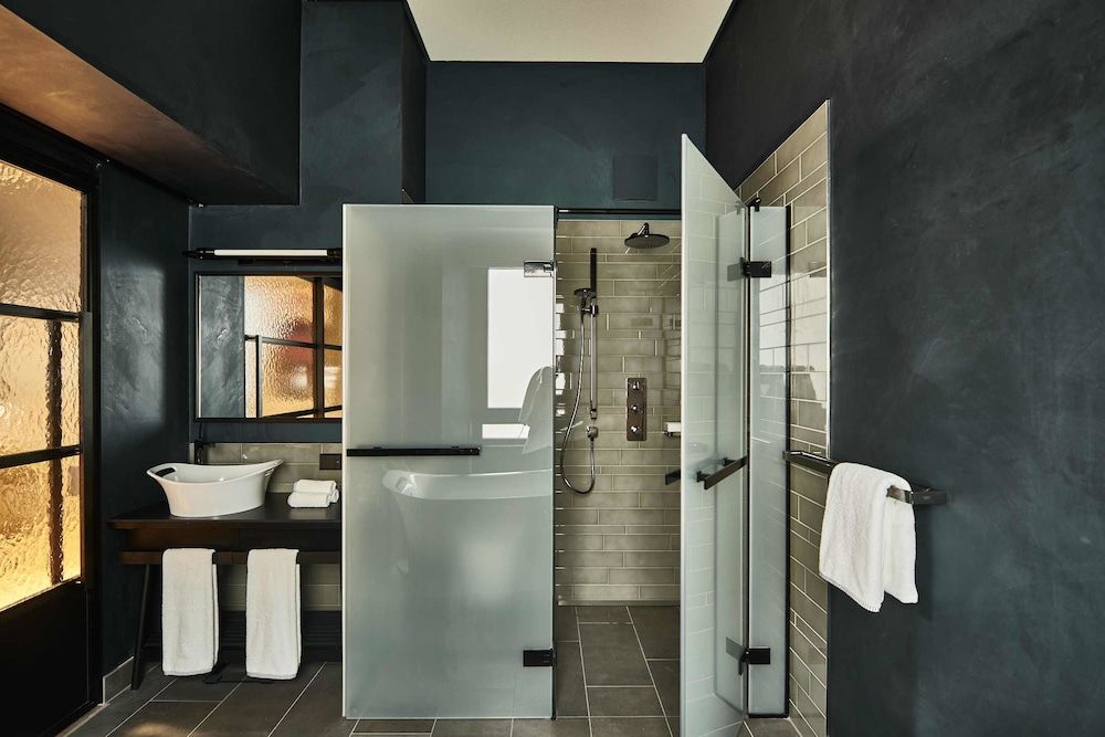 Hotel Liberty Junior Suite, 1 King Bed with Sofa bed, Park View 2