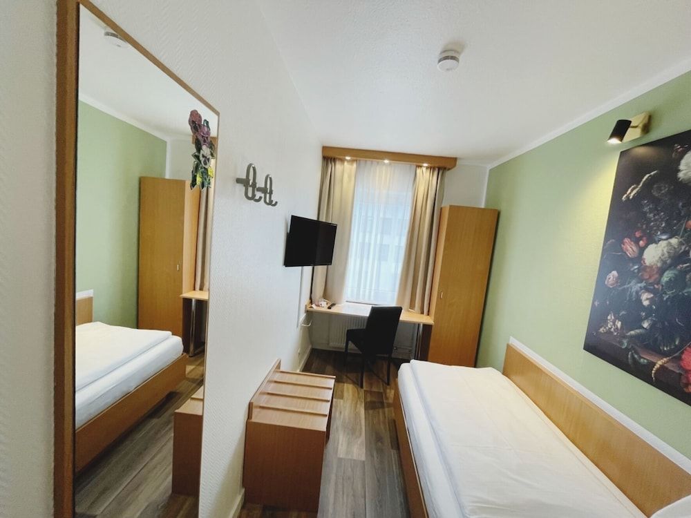 Europa Hotel Single Room 5