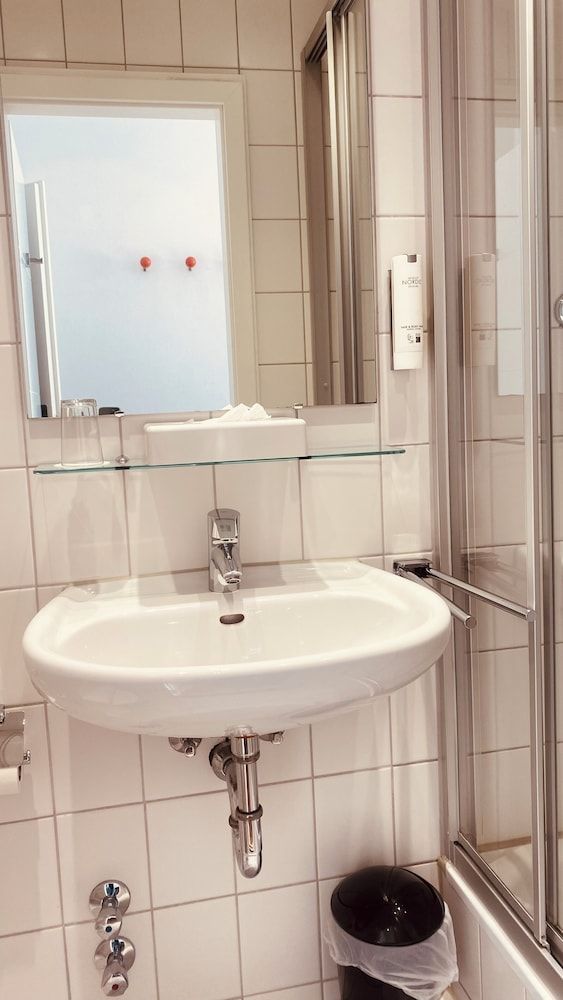 sevenDays Hotel BoardingHouse Economy Double Room 6