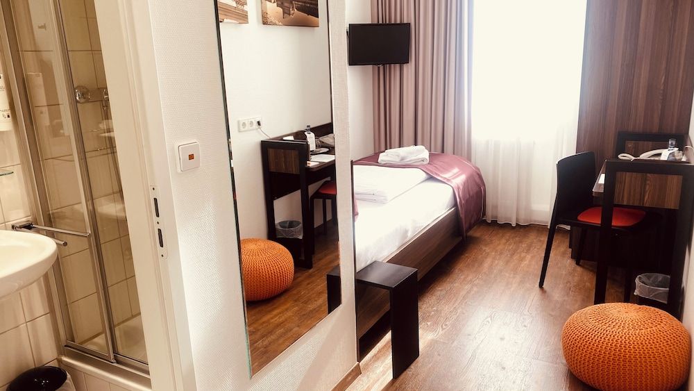 sevenDays Hotel BoardingHouse Economy Single Room