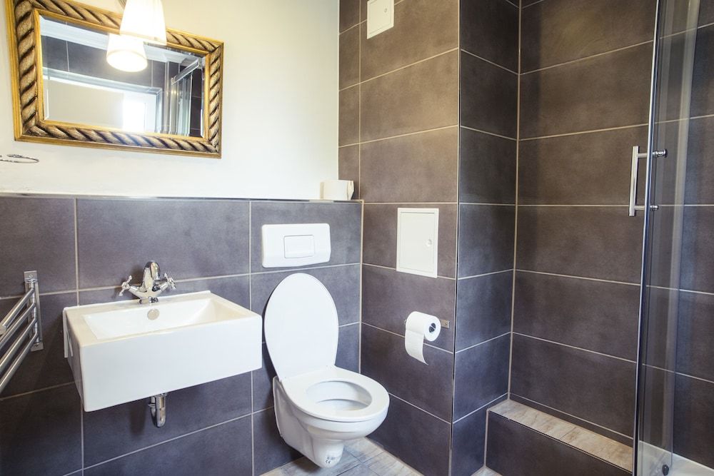 Hevals Grand Tempelhof Apartment, 4 Bed Room (exclusive €85 cleaning fee) 13