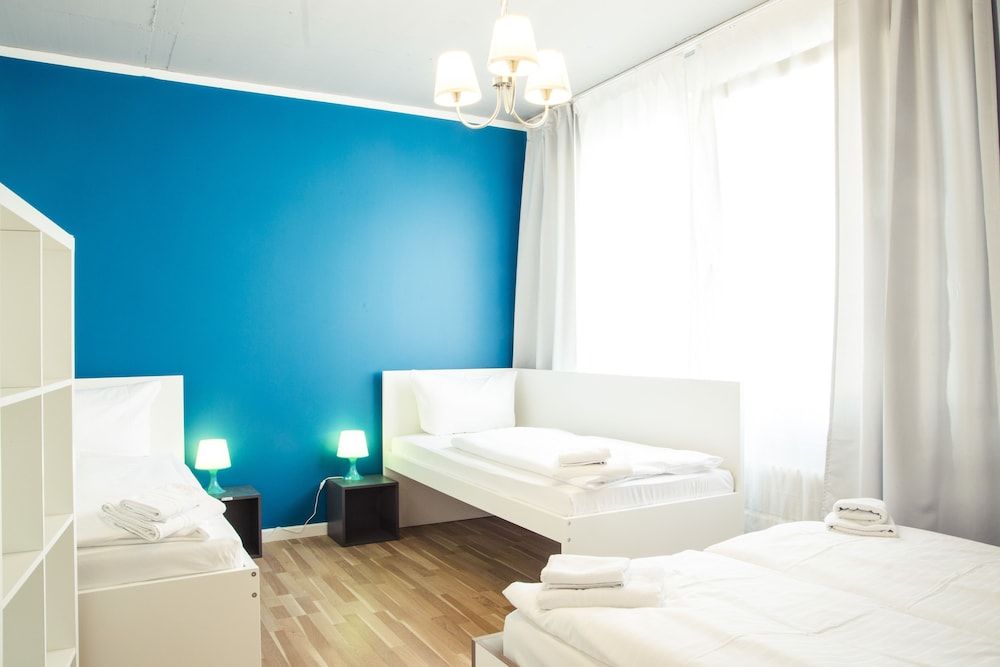 Hevals Grand Tempelhof Apartment, 5 Bed Room (exclusive €105 cleaning fee) 6