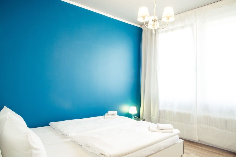 Hevals Grand Tempelhof Apartment, 5 Bed Room (exclusive €105 cleaning fee) 7