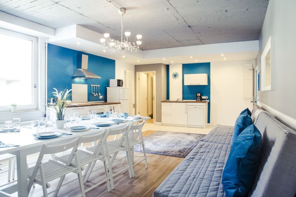 Hevals Grand Tempelhof Apartment, 5 Bed Room (exclusive €105 cleaning fee) 9