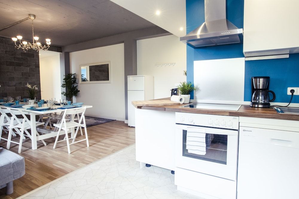 Hevals Grand Tempelhof Apartment, 4 Bed Room (exclusive €85 cleaning fee) 11