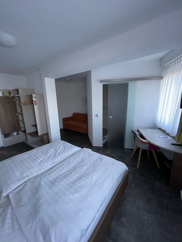 Hotel Meyer Business Quadruple Room, 1 King Bed with Sofa bed, Non Smoking 2