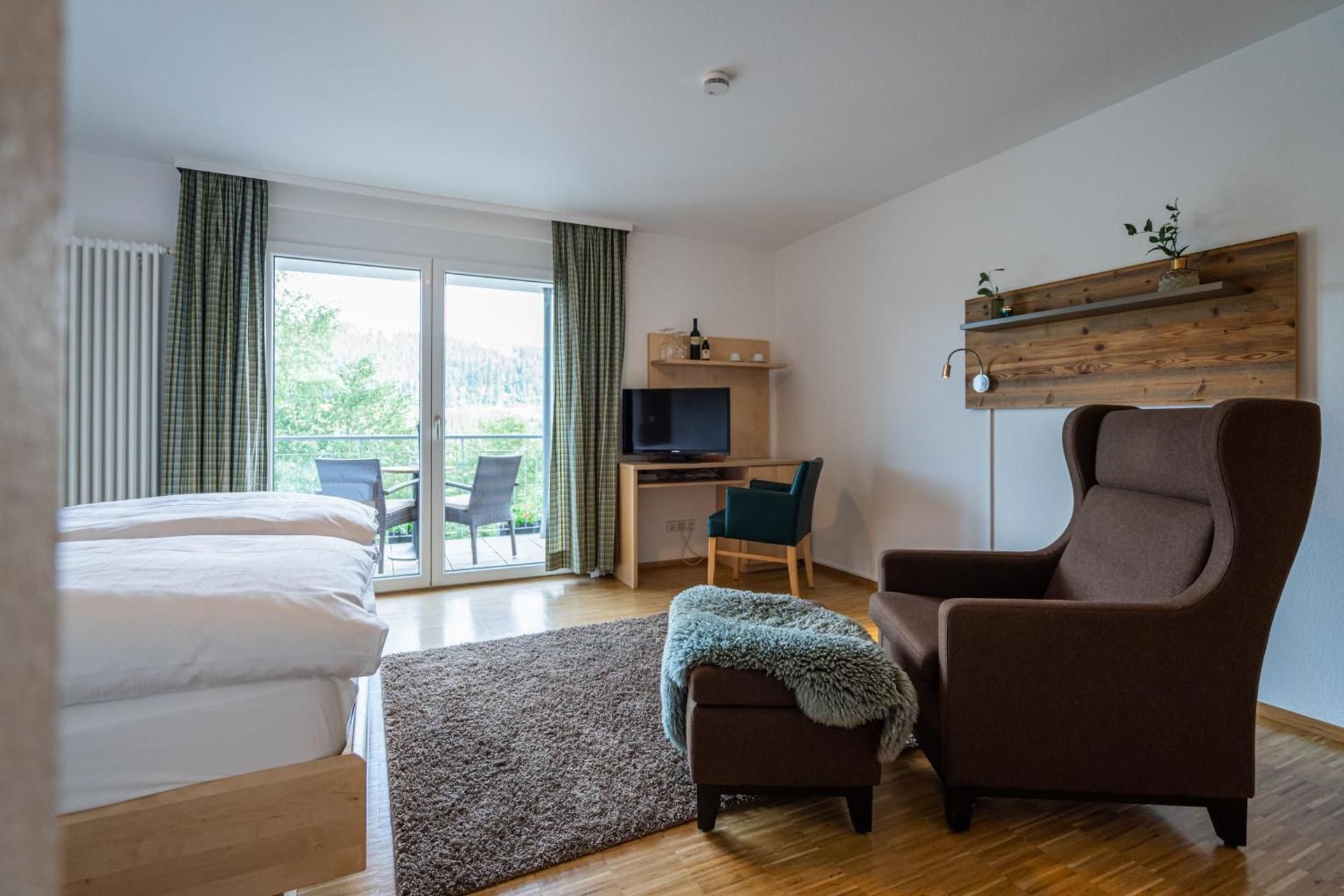 Room.Lake.View