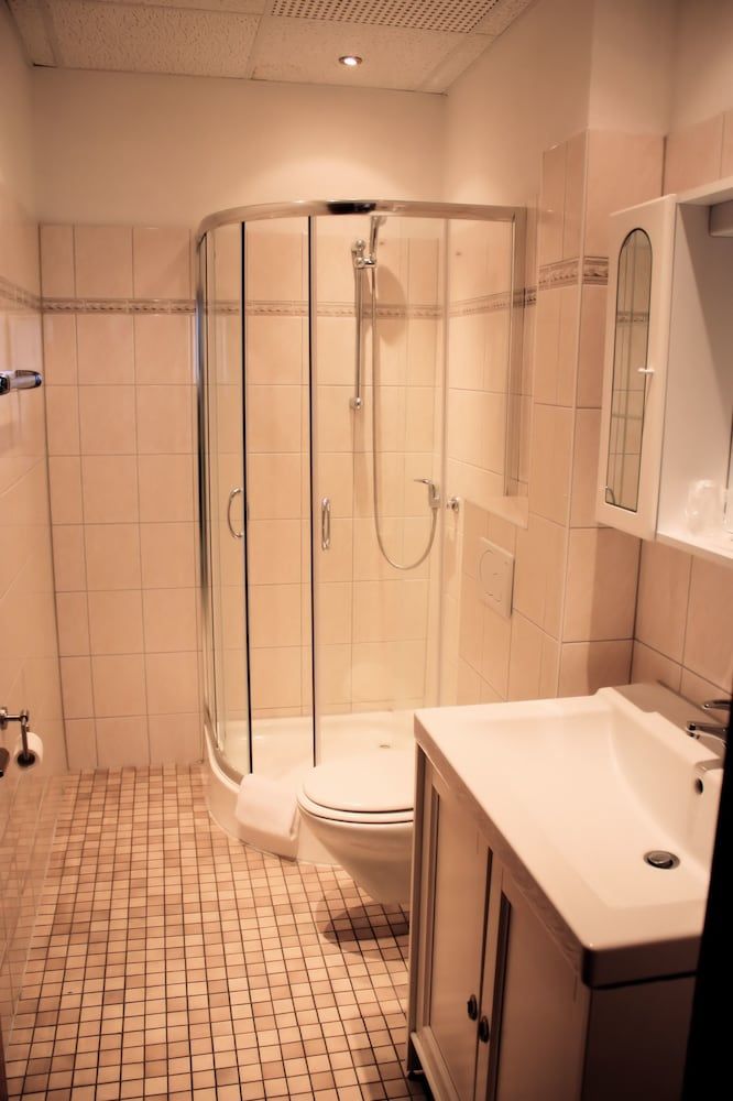 Heidekönig Hotel Celle Standard Double or Twin Room (free public transport ticket) 11