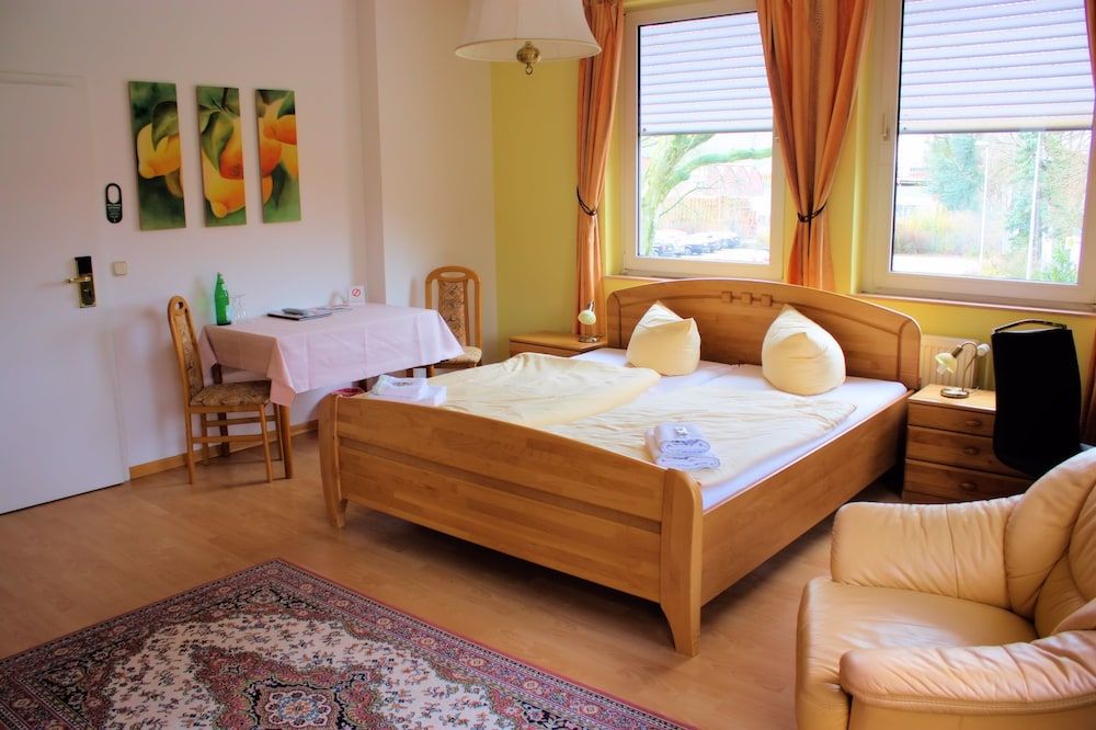 Heidekönig Hotel Celle Standard Double or Twin Room (free public transport ticket) 4