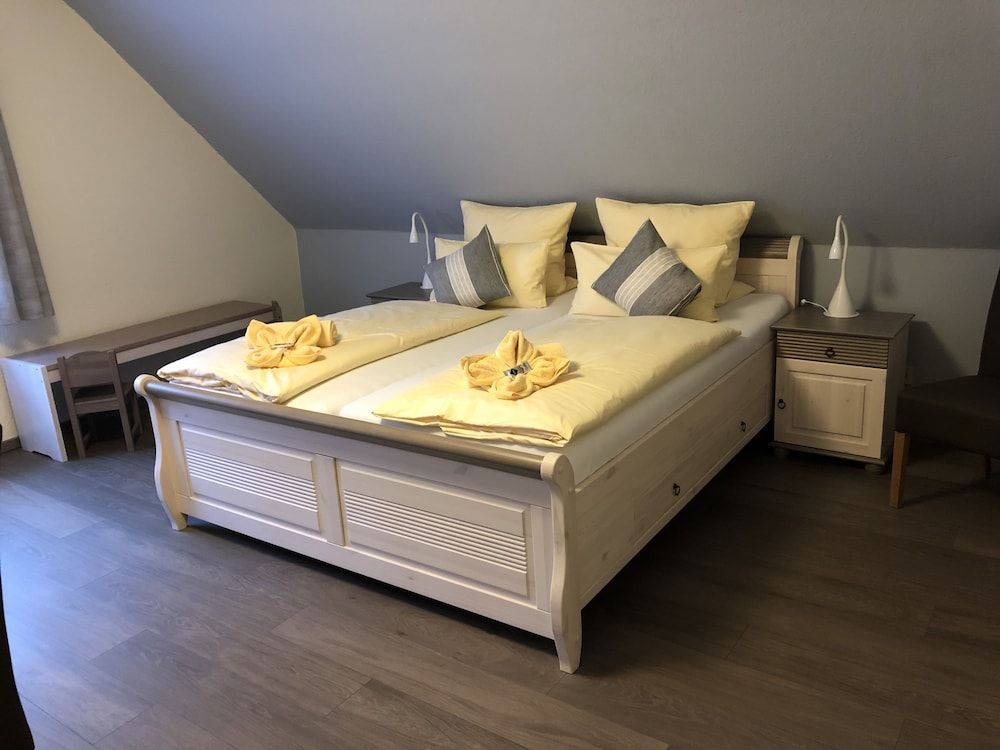 Heidekönig Hotel Celle Standard Double or Twin Room (free public transport ticket) 9