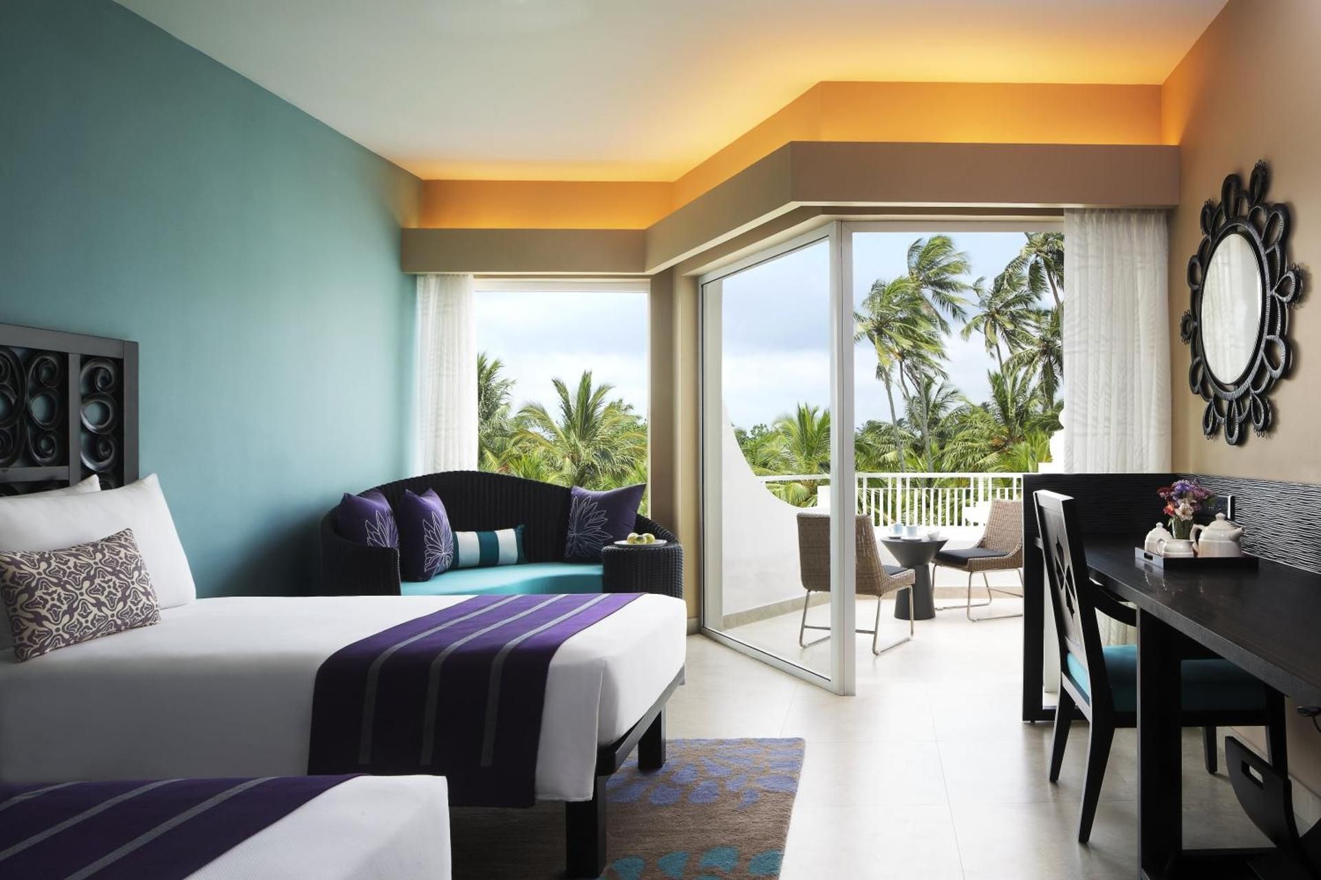 Deluxe Sea View Twin Bed Room