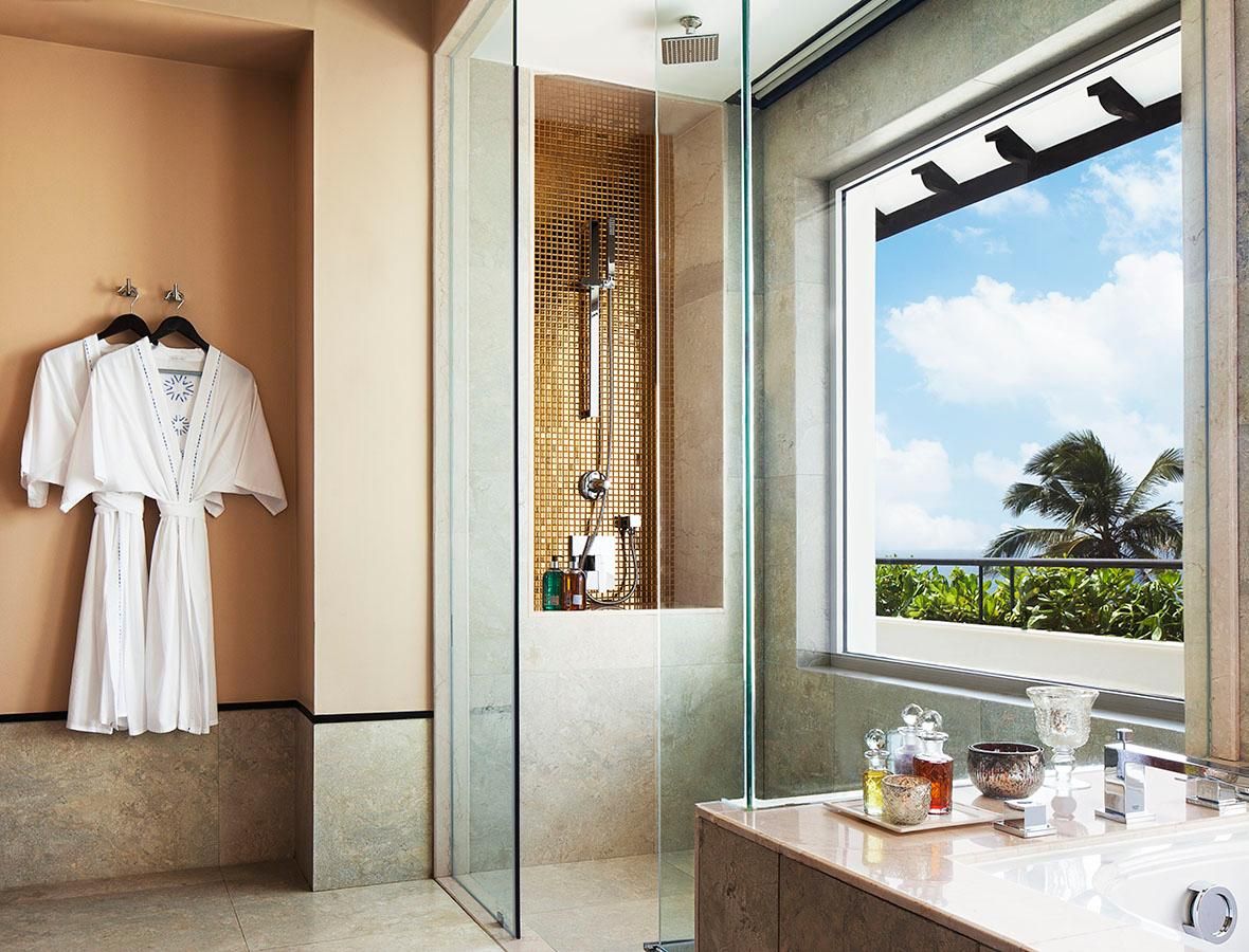 Presidential Suite Sea View King Bed