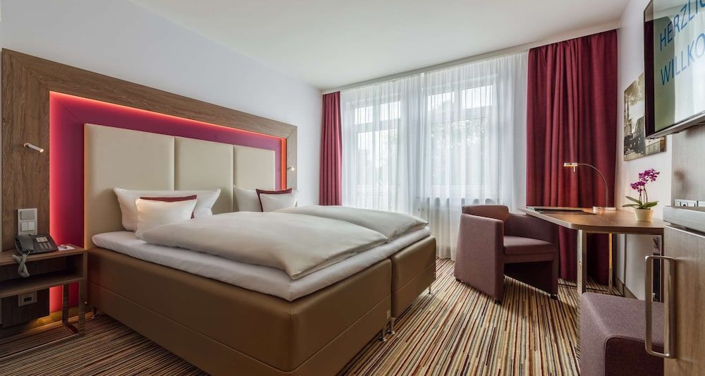 Best Western Plus Hotel Stadtquartier Haan Standard Room, 1 Double Bed, Park View 3