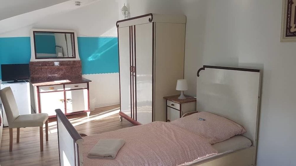 Single Room, Shared Bathroom