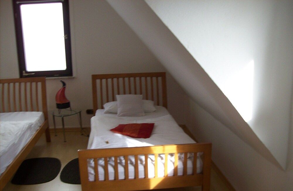 Basic Apartment, 2 Bedrooms, Kitchen, Mountainside