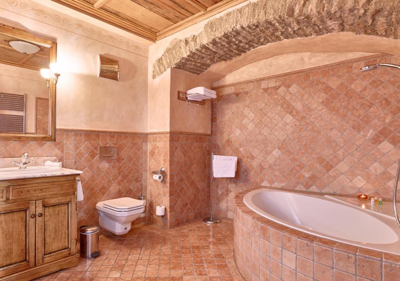 2 Bedroom Deluxe Suite