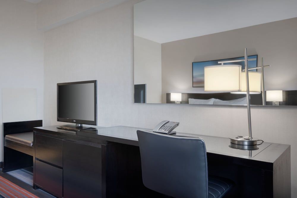undefined Courtyard by Marriott New York JFK Airport 7