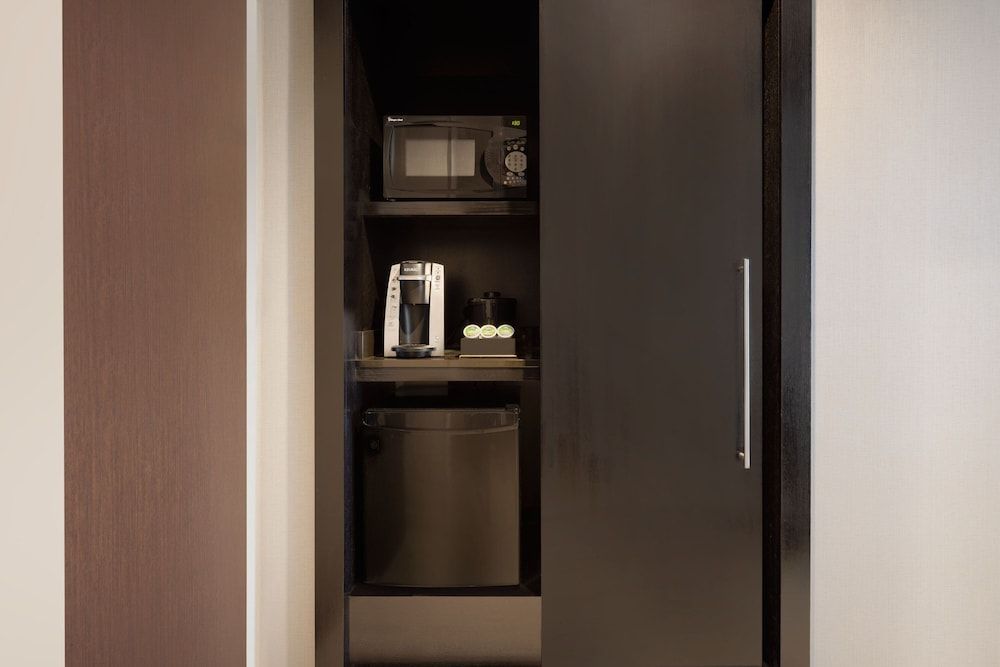 undefined Courtyard by Marriott New York JFK Airport 8