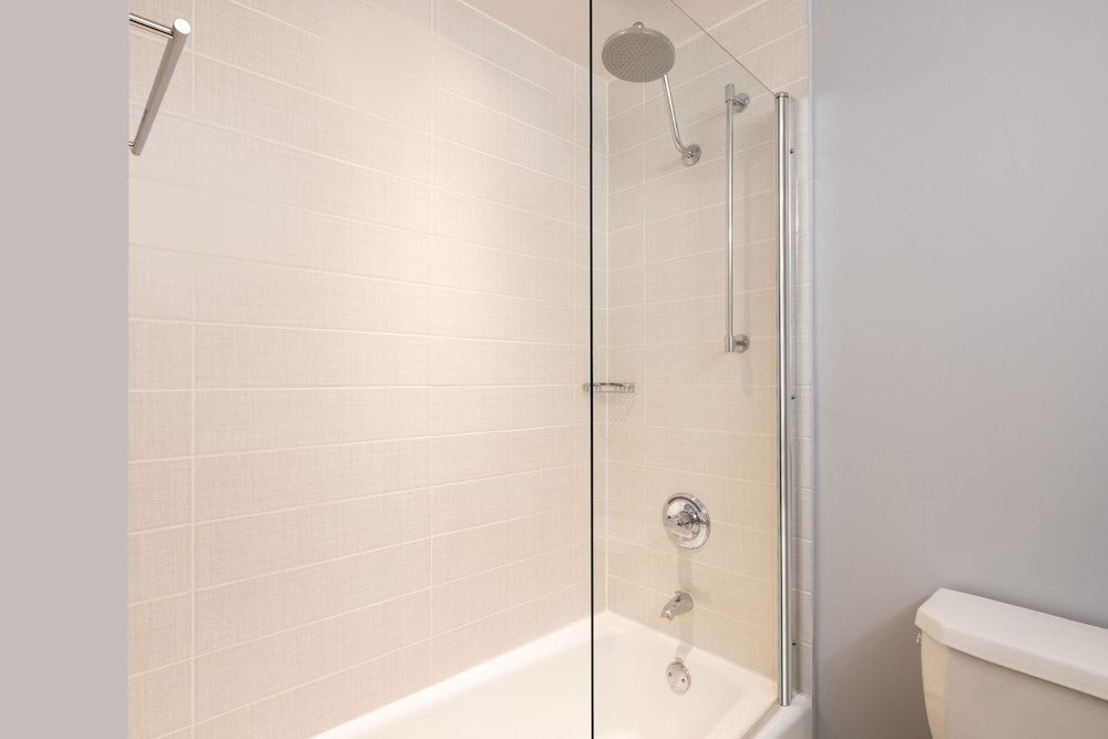 undefined Courtyard by Marriott New York JFK Airport 6