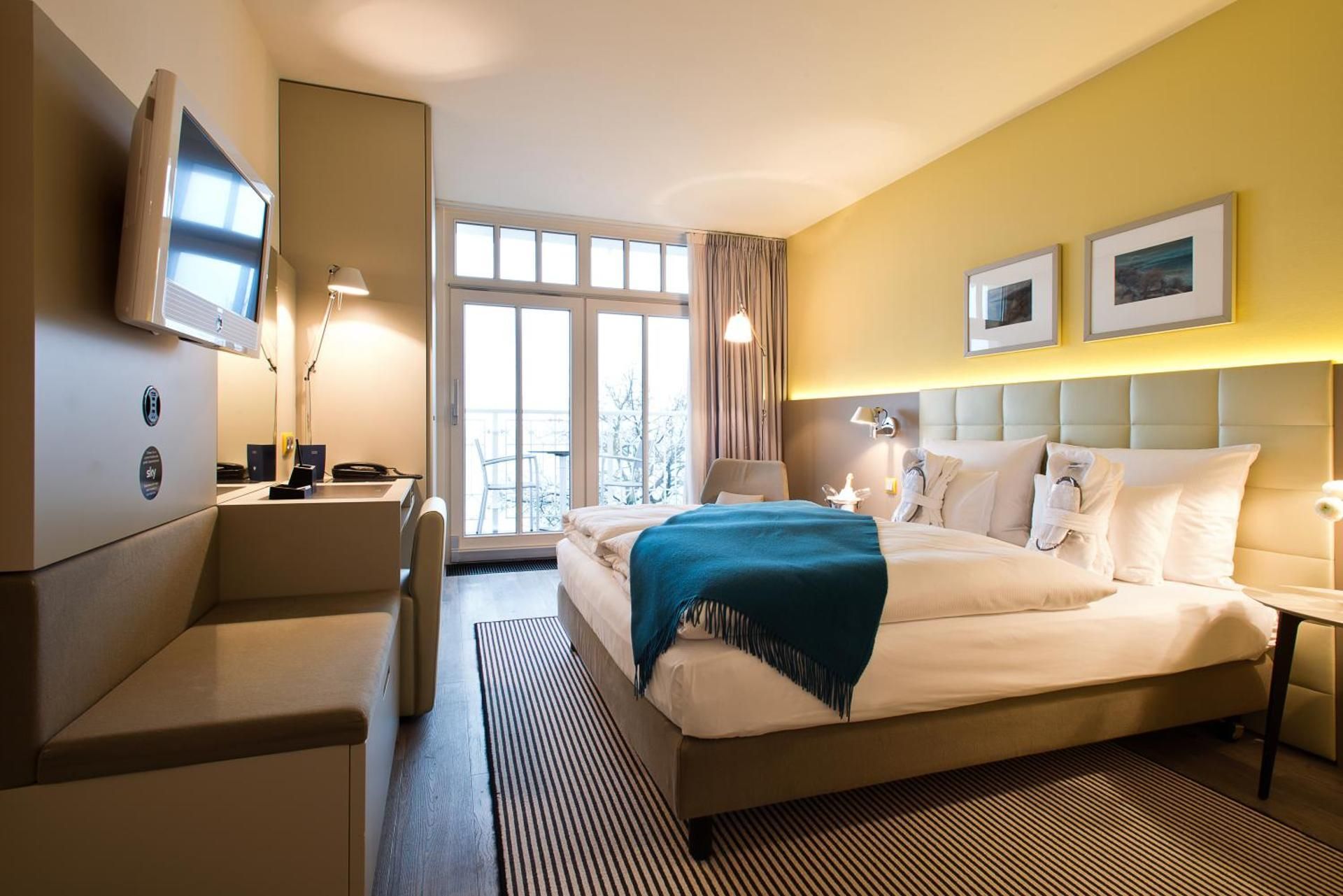 Double Room with Balcony and Side Sea View