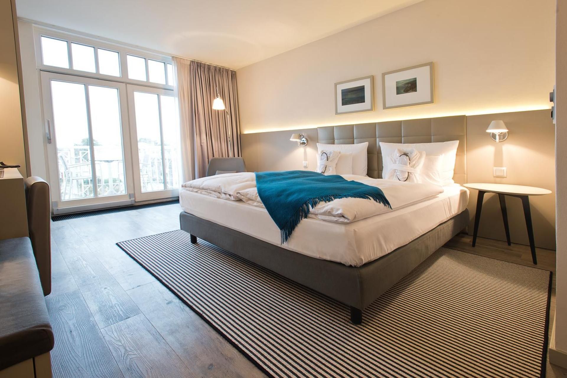 Double Room with Balcony and Side Sea View
