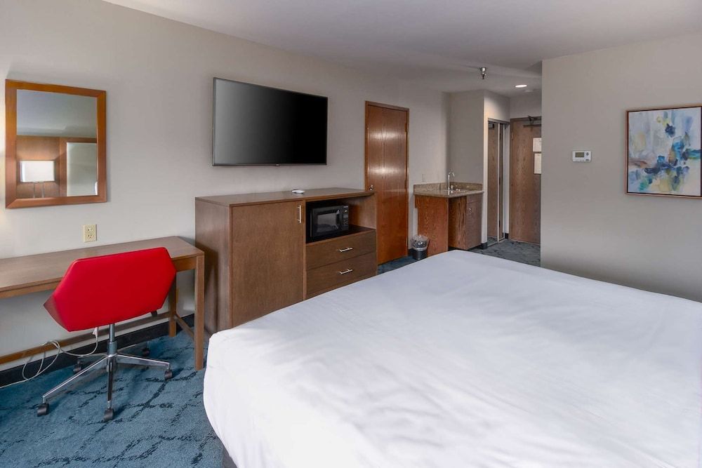 Red Lion Hotel Templin's on the River Premium Room, 1 King Bed 3