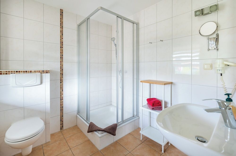 Gasthaus & Pension Zur Schaabe Basic Double Room (First Floor, Nebenhaus) 8