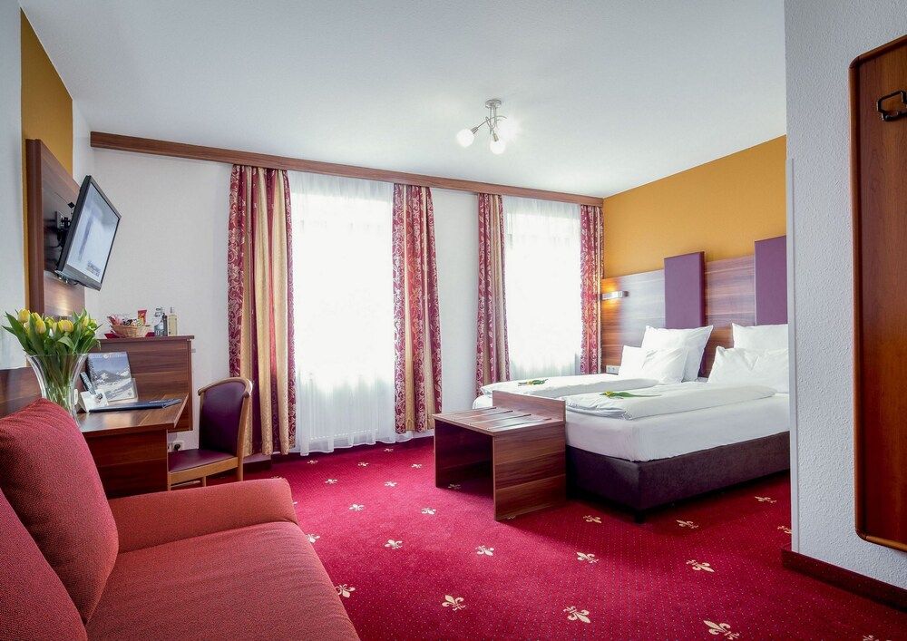 Hotel Burgschmiet Triple Room, 3 Twin Beds 3