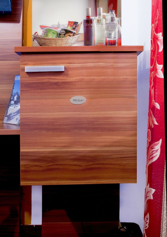 Hotel Burgschmiet Quadruple Room 11