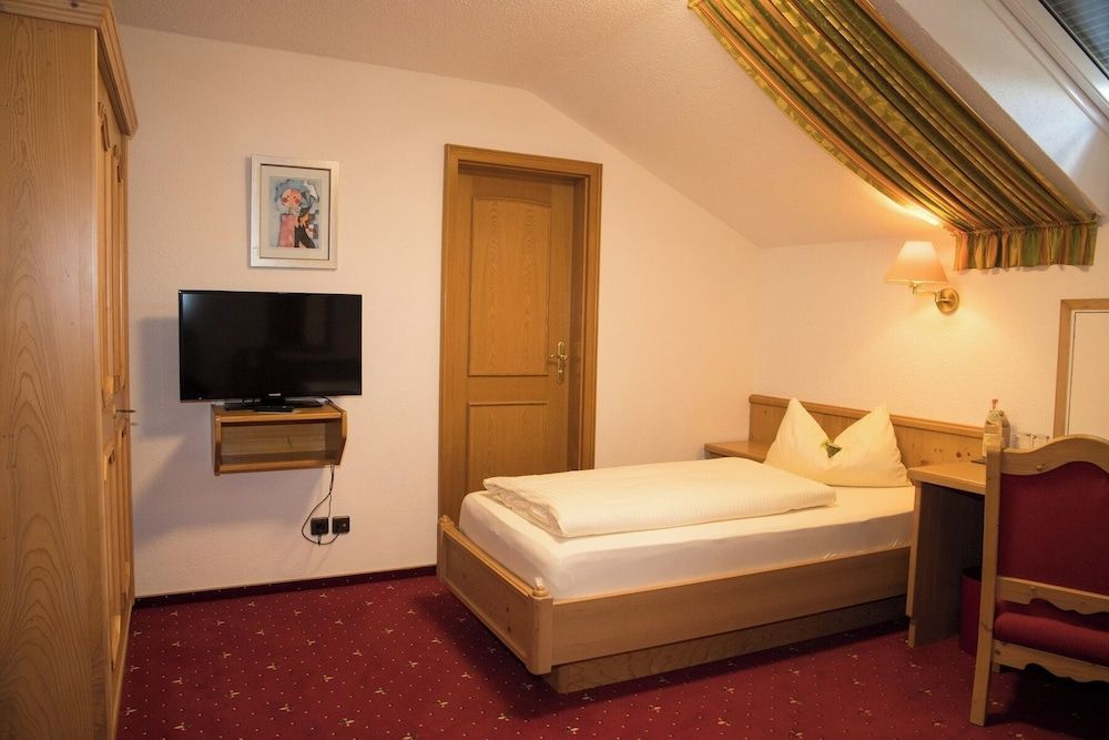 Hotel Bauer garni Standard Double Room 2