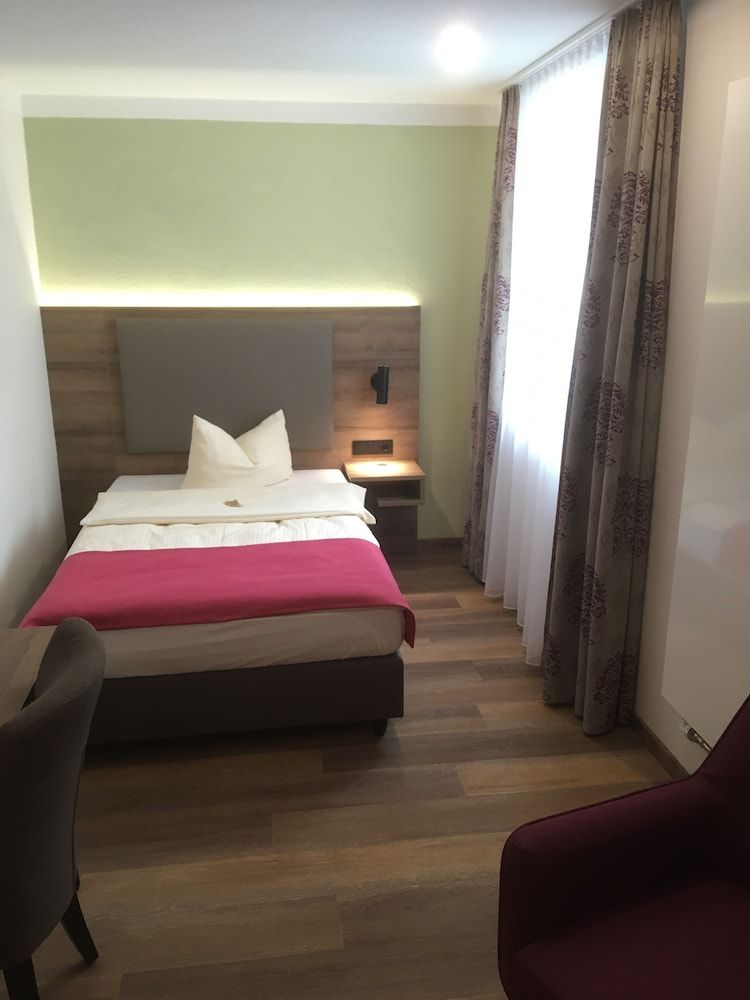 Hotel Bauer garni Single Room 5