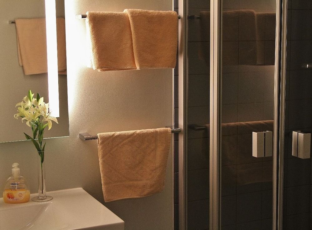 Hotel Henry Double Room 4